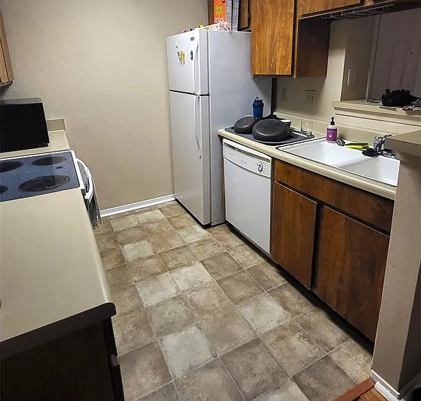 114 E 31st St #201 — Photo 6