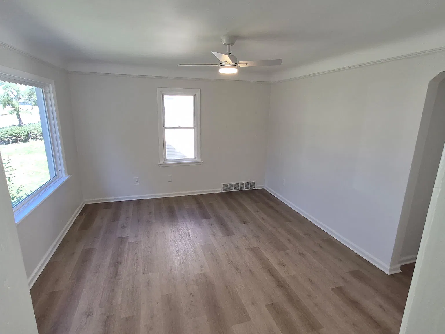 2 bed, 800 sqft, $1,300 — Photo 3
