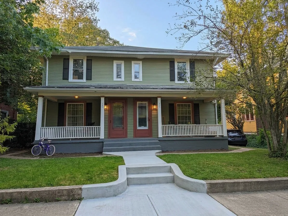 3 bed, 1.5 bath, 1300 sqft, $1,395 — Photo 1