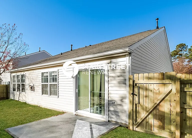 2933 Trassacks Dr — Photo 15
