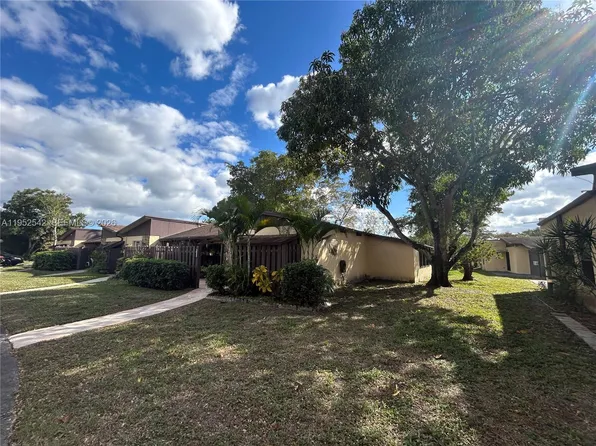 602 Briarwood Cir #4-46, Hollywood, FL 33024