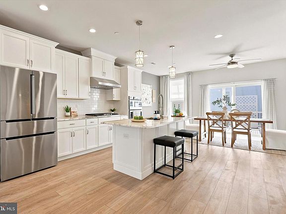 4th image of 511 Turner Ln