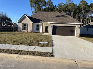 880 Leeward Dr, Biloxi, MS 39532