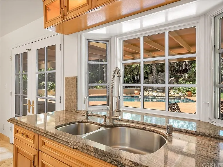 16545 Park Lane Cir — Photo 19
