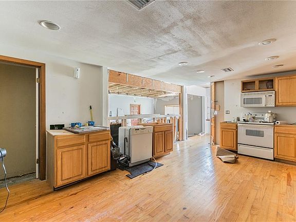 5th image of 6913 N Glen Ave