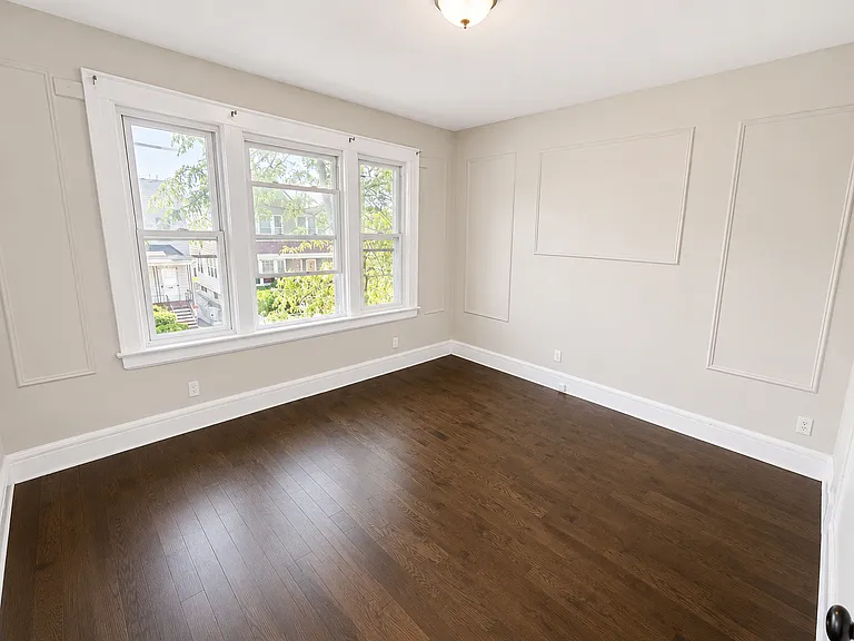 13-15 McKay Ave #2L — Photo 8