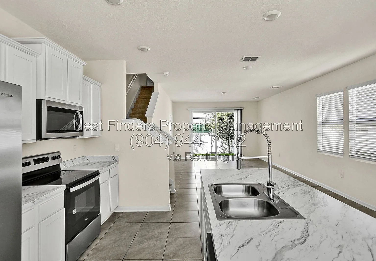 3 bed, 2.5 bath, 1337 sqft, $1,700 — Photo 3