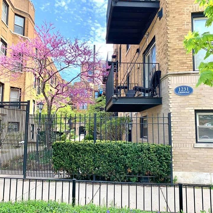 1st image of 1231 W Greenleaf Ave APT 1