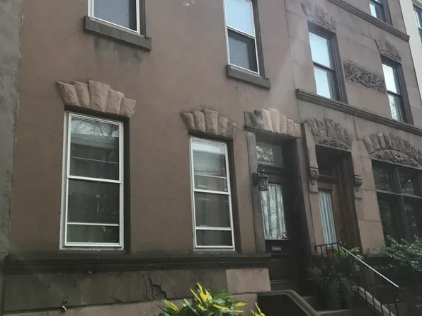 2136 Green St #2, Philadelphia, PA 19130