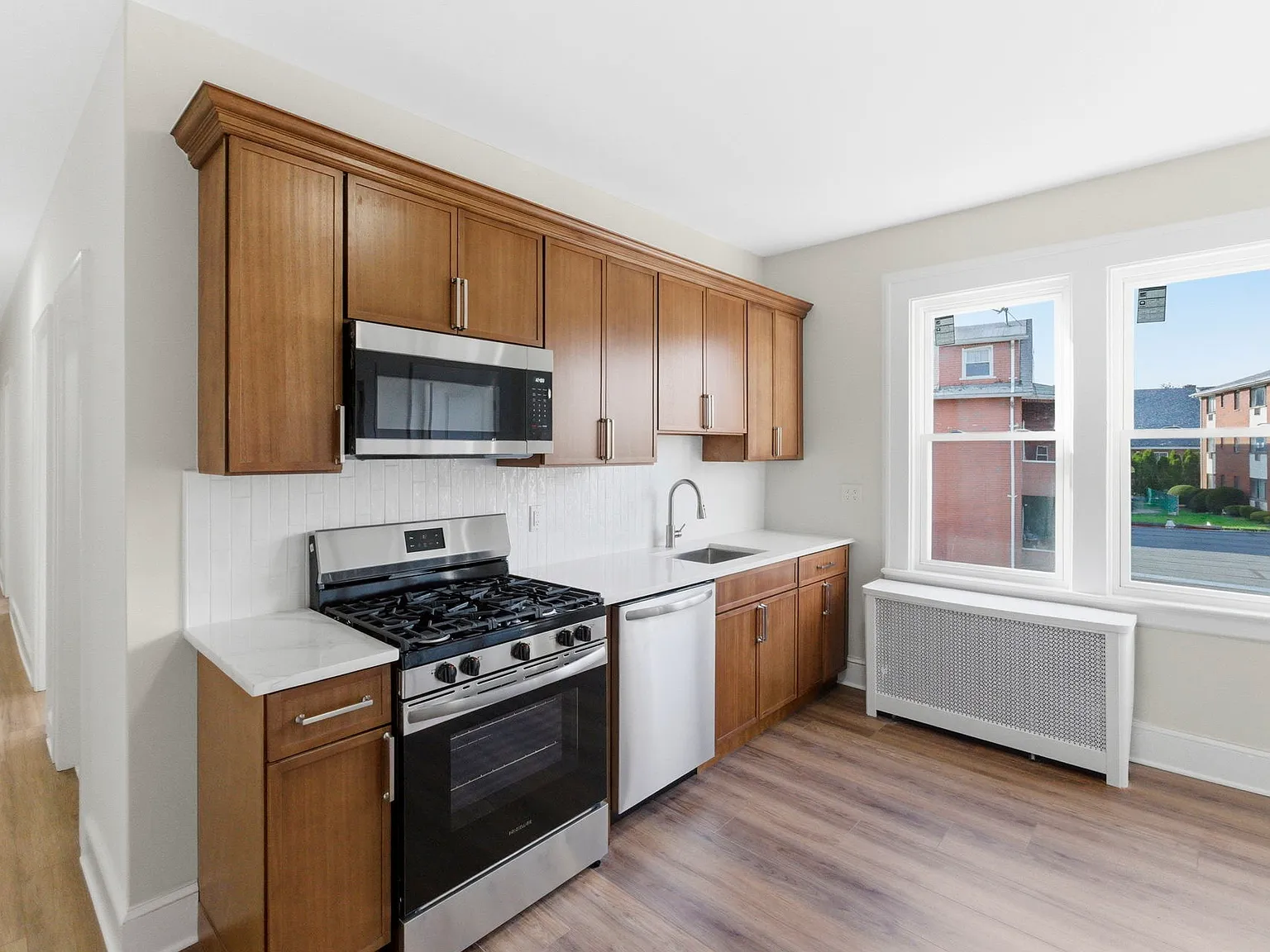 3 bed, $2,500 — Photo 2