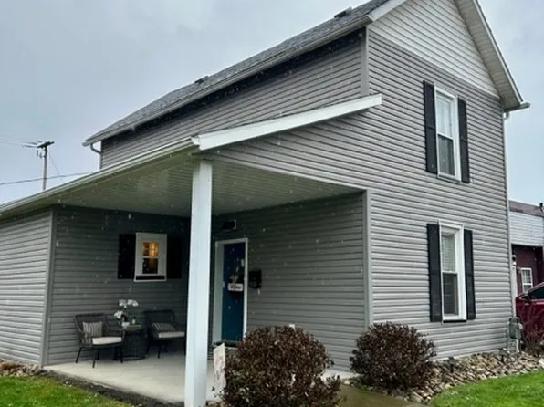 310 E 5th St, Uhrichsville, OH 44683