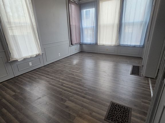 2nd image of 332 Desoto St
