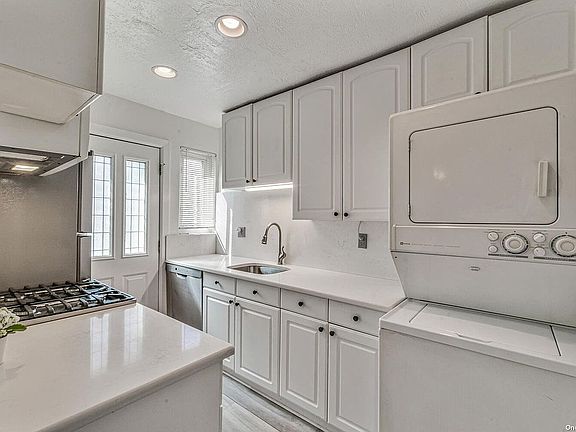 4th image of 15-02 Bell Blvd Unit 223