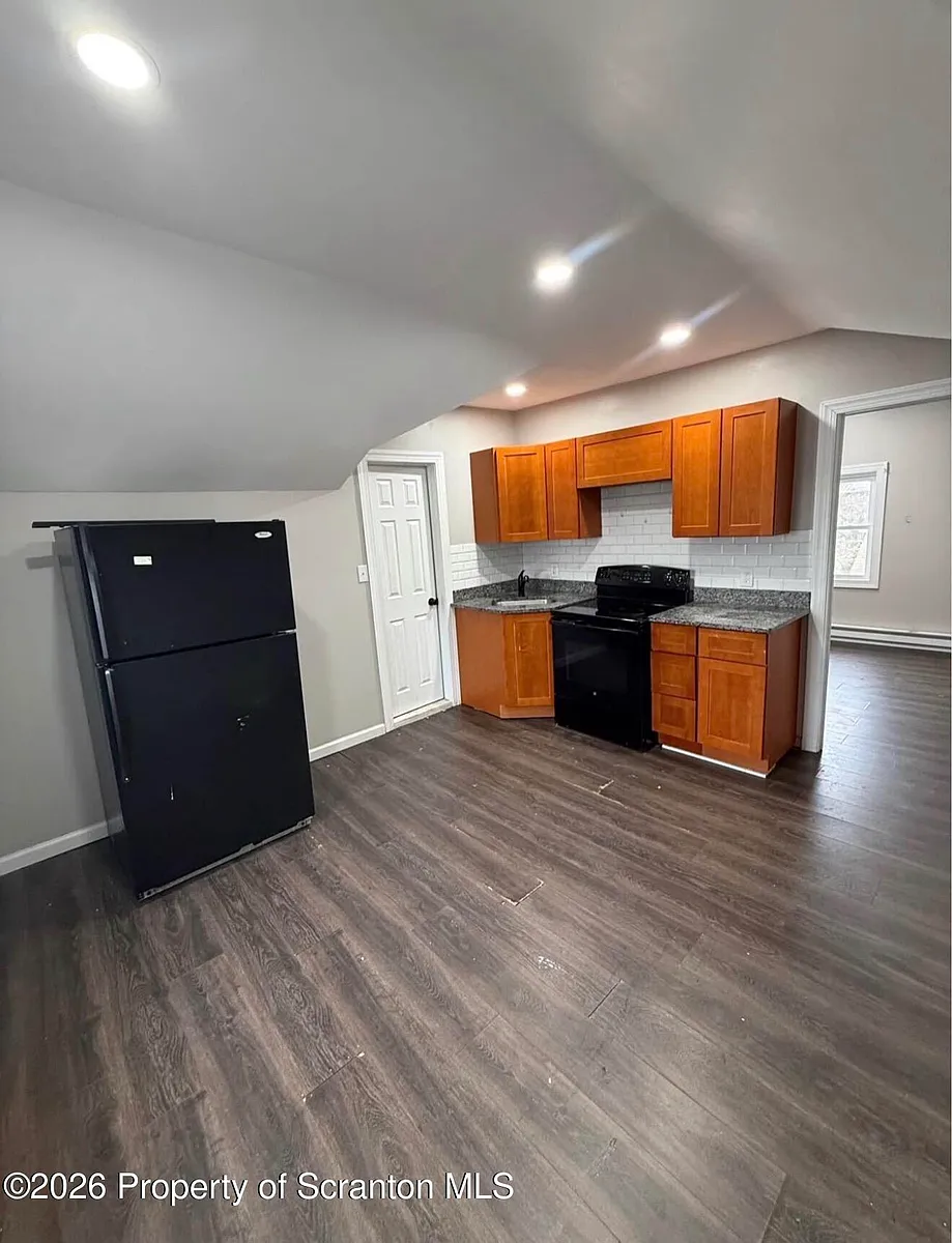 Building Photo - 39 W Ridge St #3