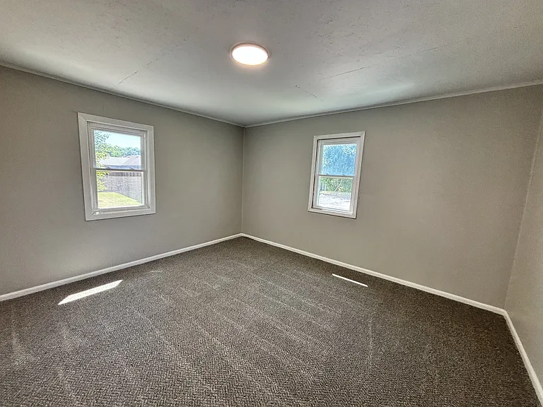 351 1st St SE — Photo 5