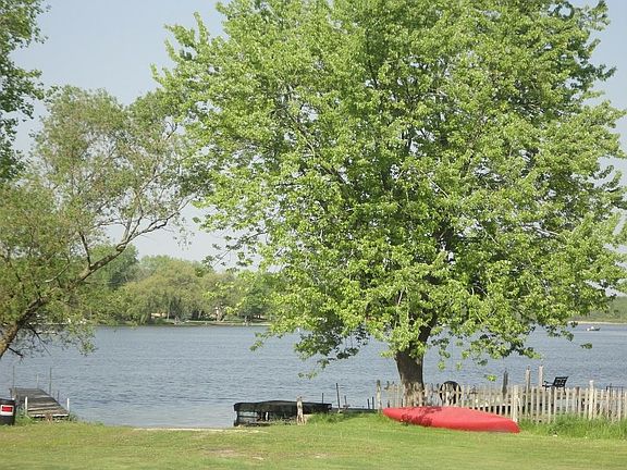 4th image of 805 Bark Lake Dr
