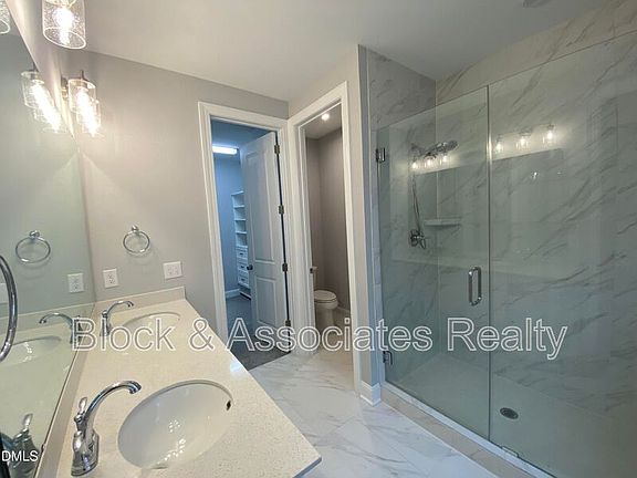 3rd image of 806 Grafton Peak Ln