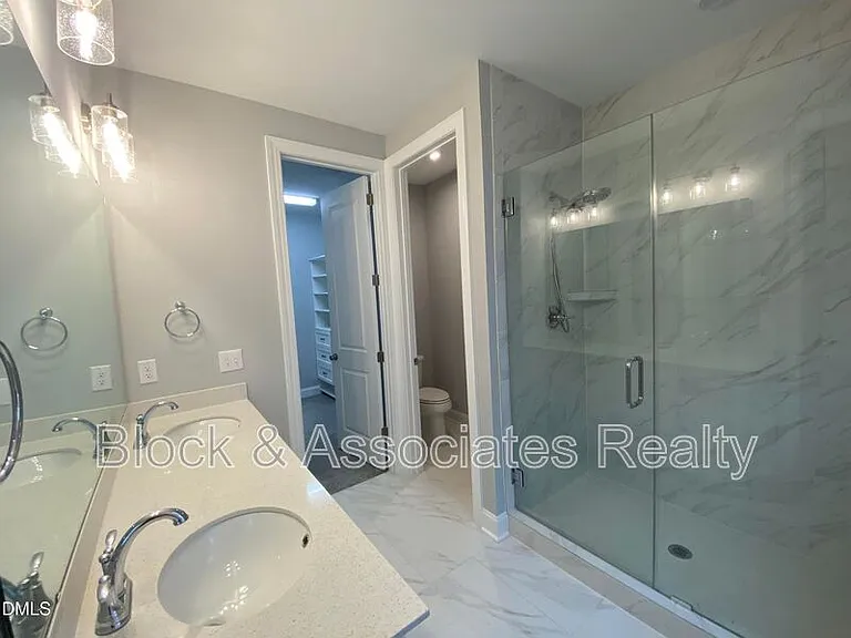 806 Grafton Peak Ln — Photo 3