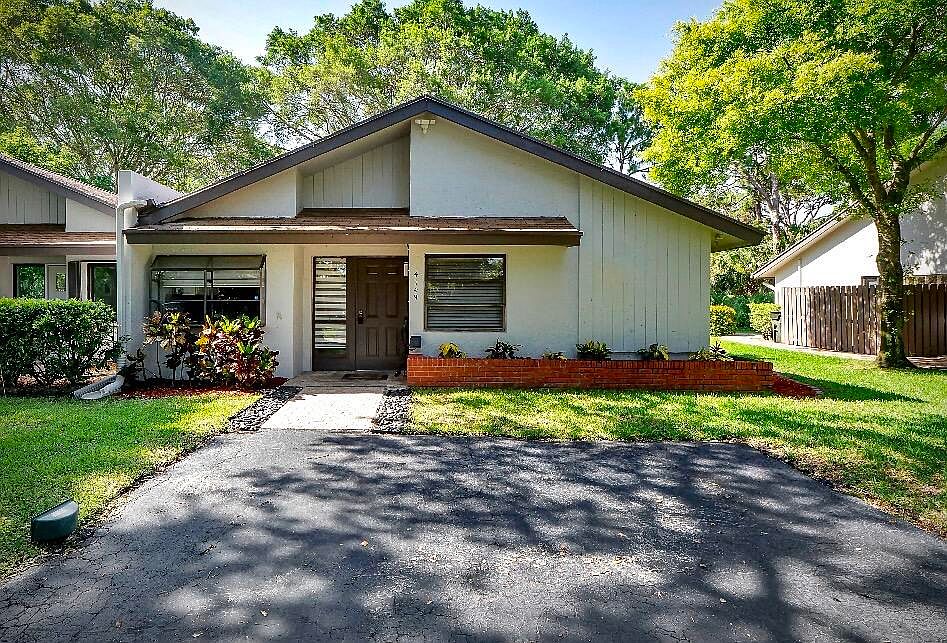 1st image of 4149 Palm Forest Drive S