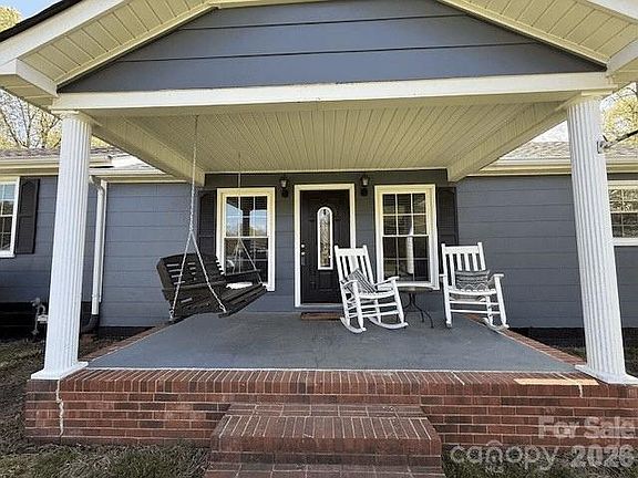 4th image of 636 Willis Rd