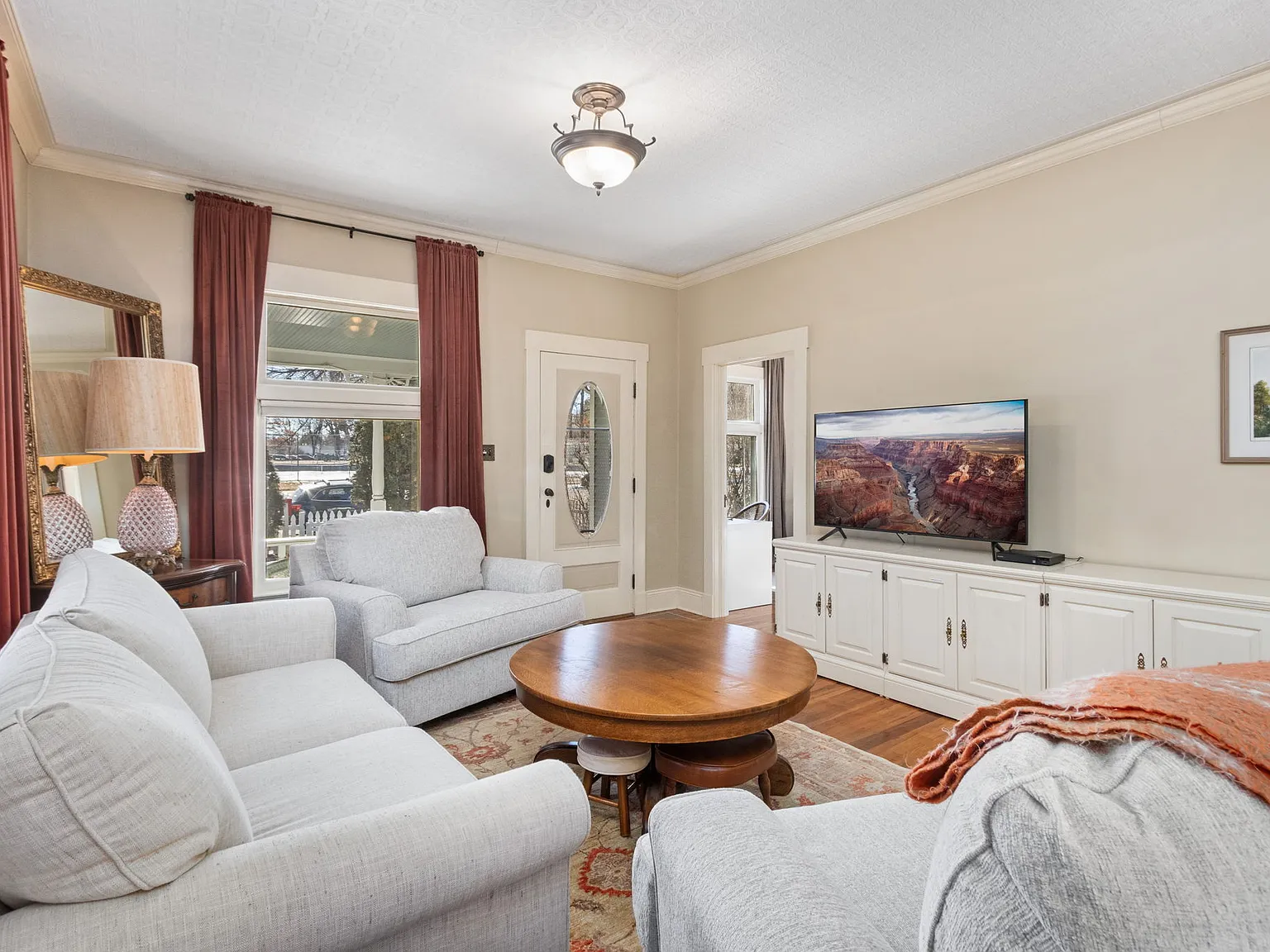 4 bed, 2200 sqft, $3,600 — Photo 3