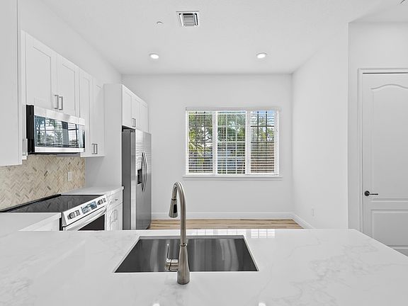 2nd image of 510 SE 7th Street #403