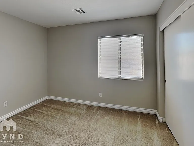 695 Emerald City Ave — Photo 12