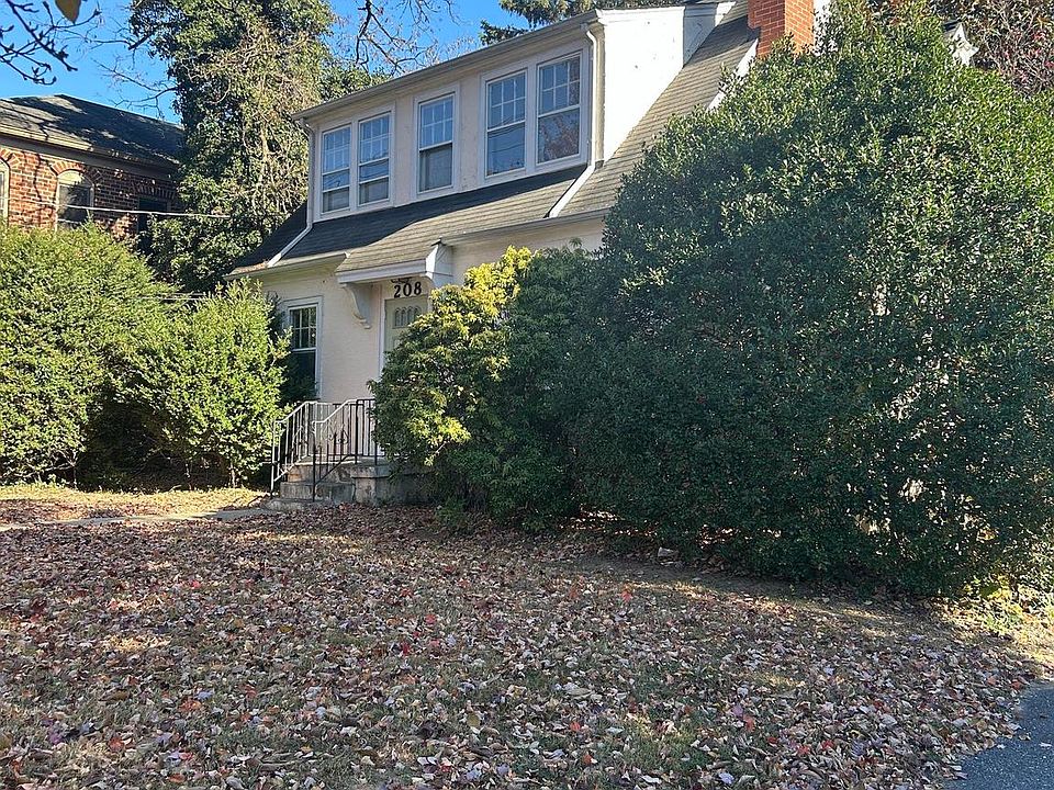 2nd image of 208 Monroe St