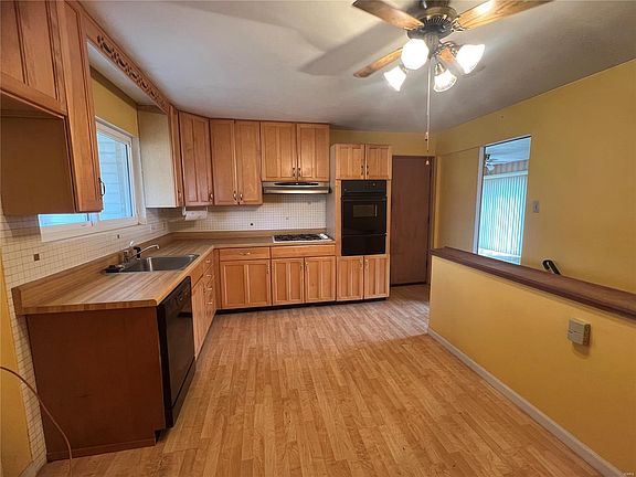 2nd image of 3250 Huckleberry Dr