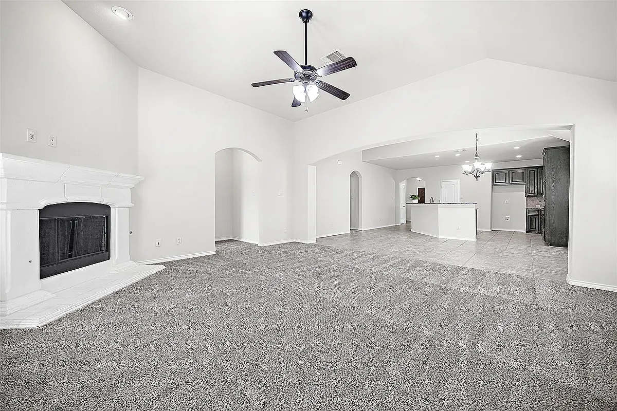 4 bed, 2136 sqft, $2,600 — Photo 4
