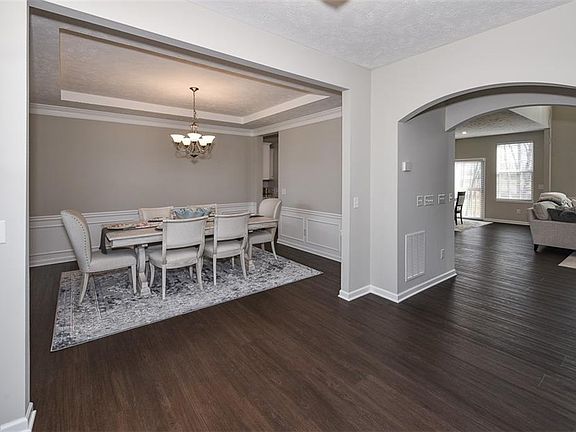 3rd image of 7021 Hawthorn Trce