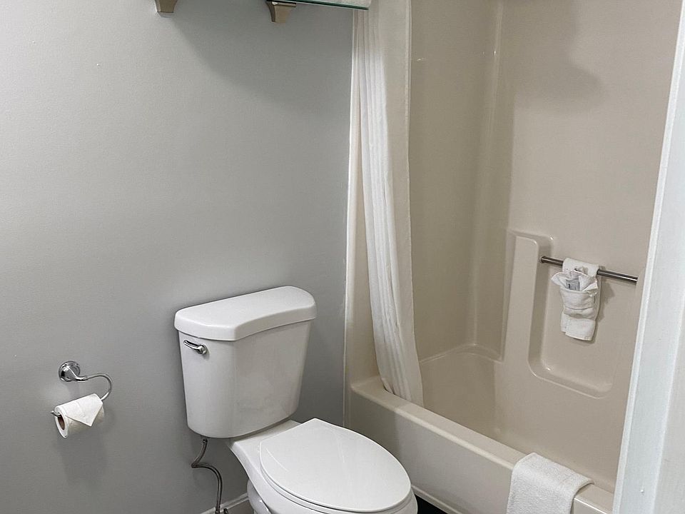 2nd image of 198 E Grand Ave #306