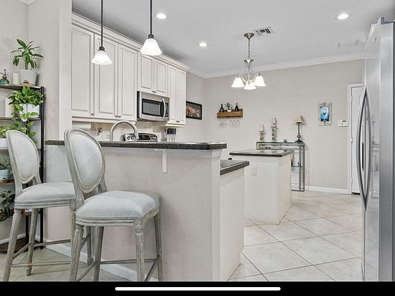 Breakfast bar
