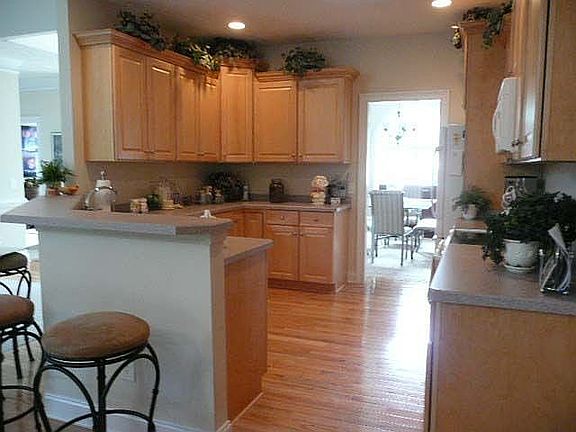 Kitchen with Hardwood floors