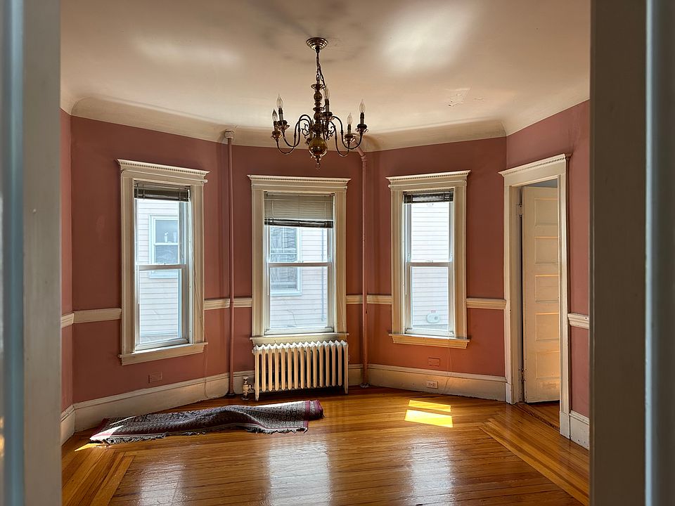 1st image of 272 Willow Ave APT 1