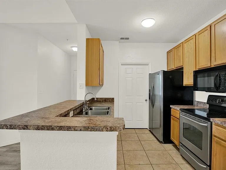 10201 Courtney Palms Blvd #304 — Photo 27