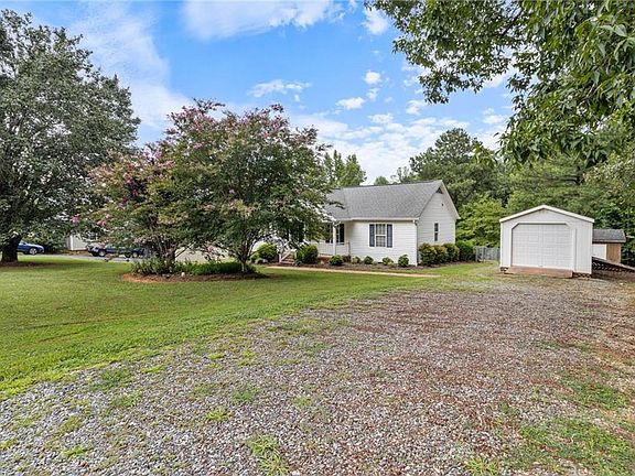 5th image of 1701 Daniels Farm Rd