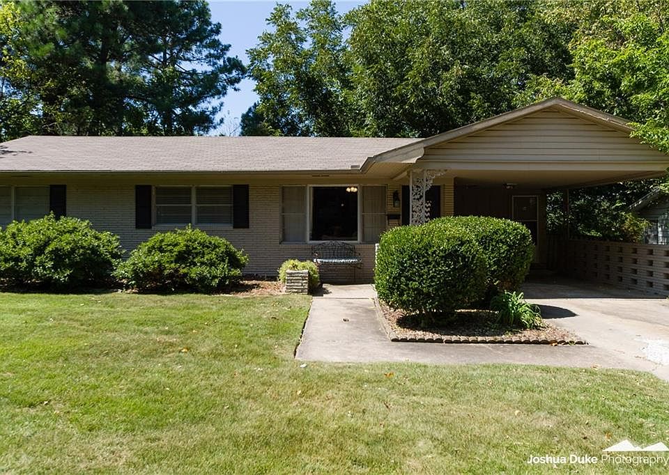1st image of 819 N Woodlawn Dr