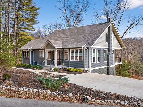 3rd image of 6589 Nicole Dr