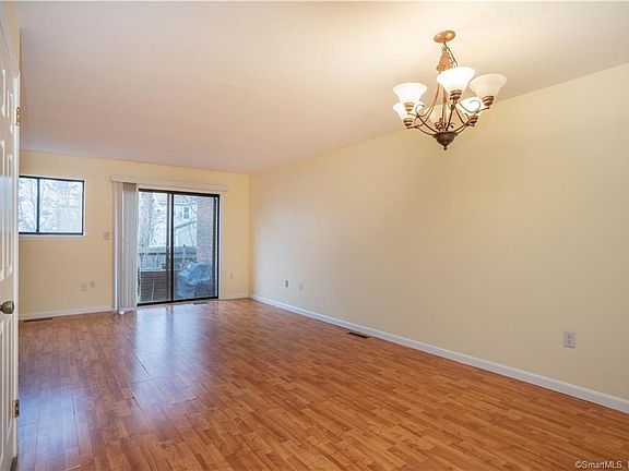 5th image of 8 Kingsley Ct #8