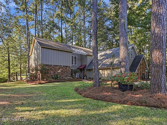 2nd image of 127 Newcastle Ct