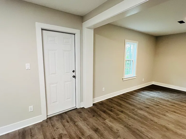 110 E Dewey St — Photo 18