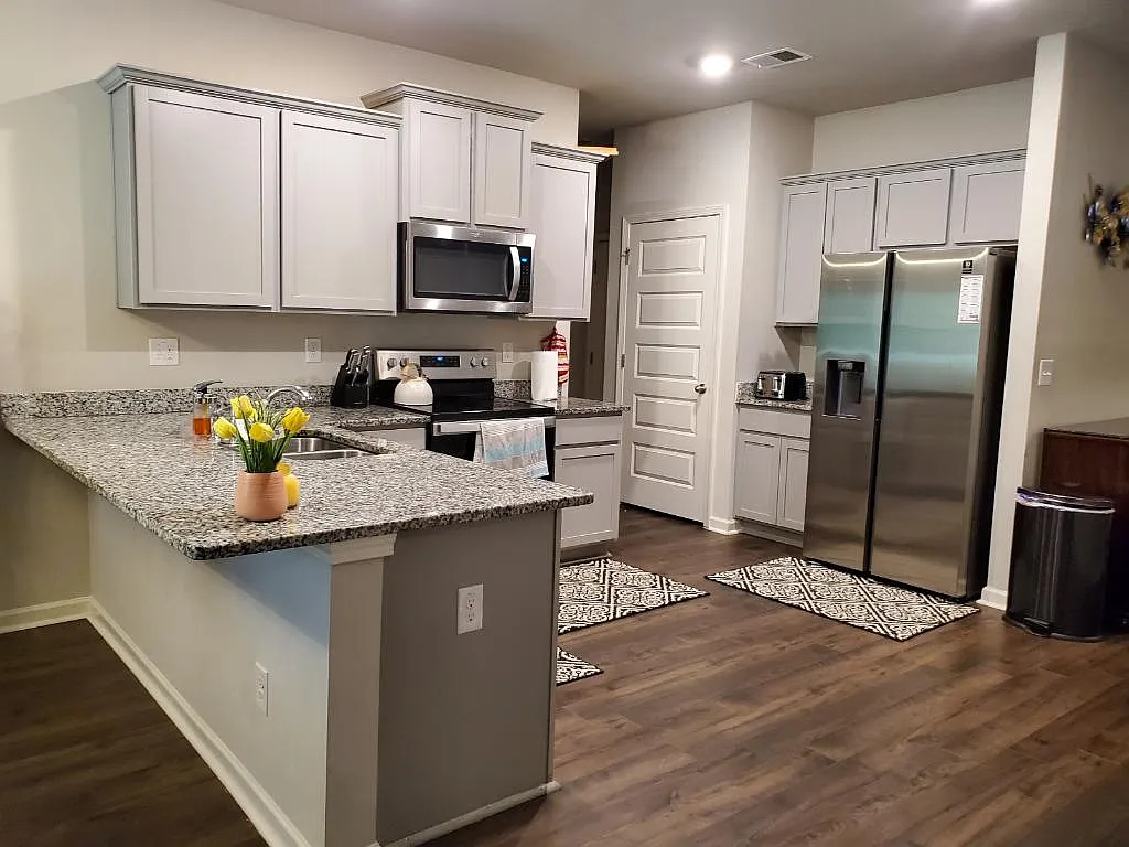 3 bed, 1339 sqft, $2,050 — Photo 4