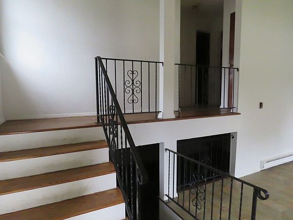 3rd image of 312 Shore Dr #A