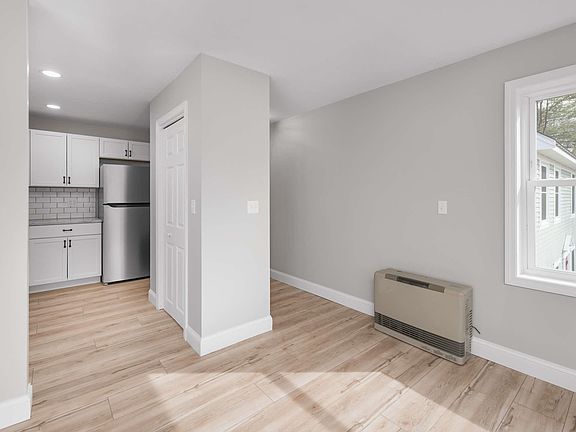 4th image of 25 Farmgate Road #24