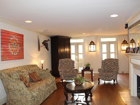 2nd image of 1321 W Saint Mary Blvd #1321