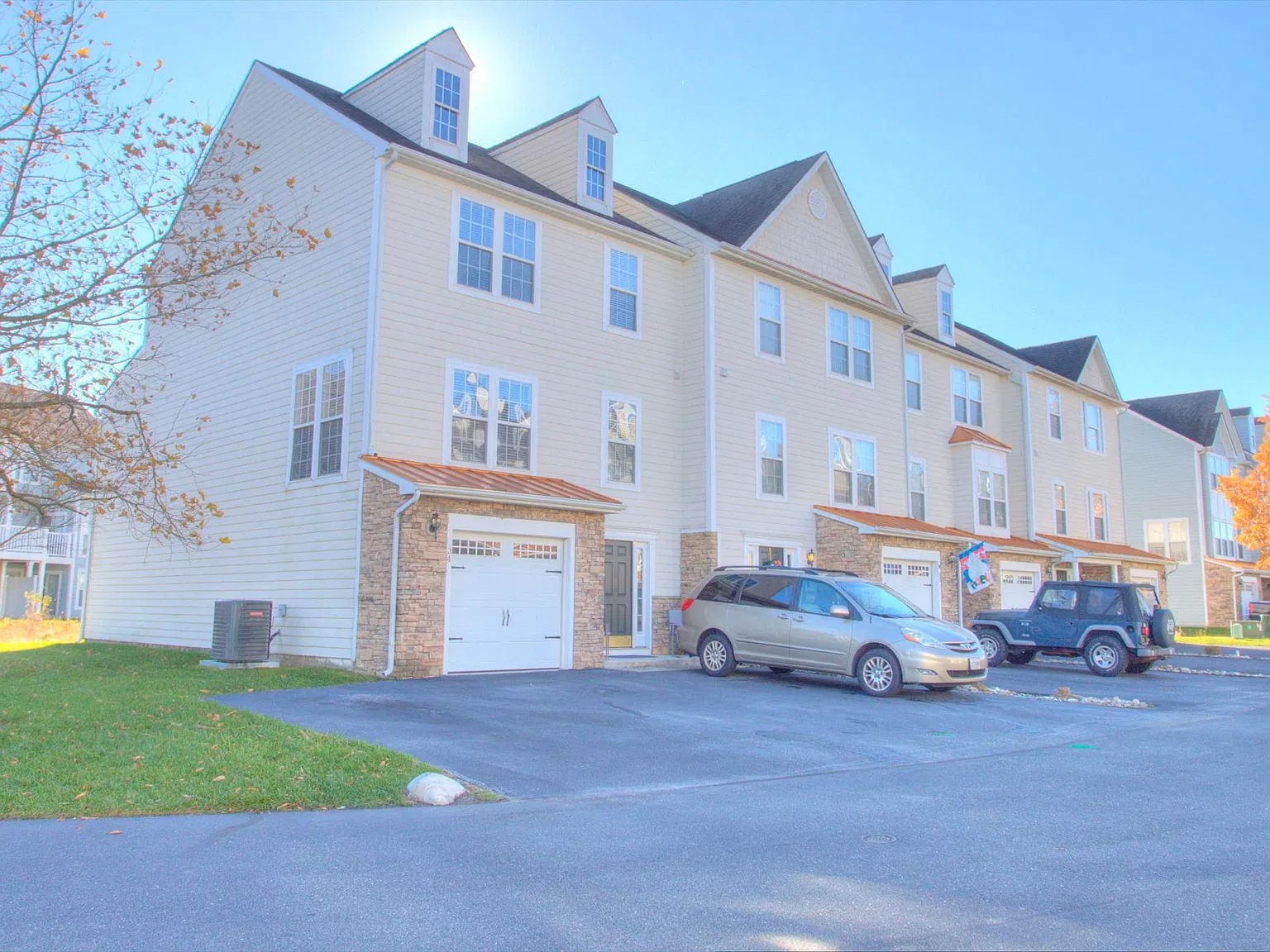 4 bed, 3.5 bath, 2300 sqft, $1,736 — Photo 4