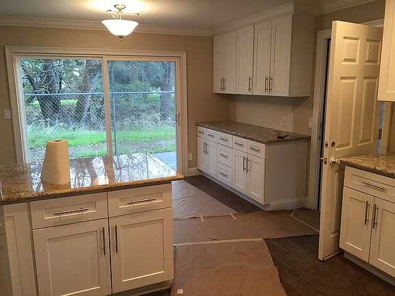 5th image of 125 Dundee Ct