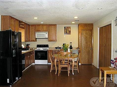 3rd image of 6985 Woodland Dr
