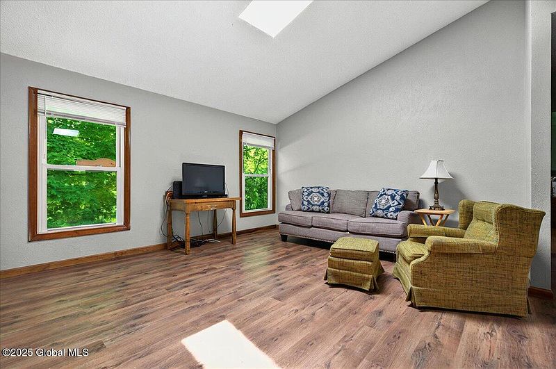 4th image of 72 Algonquin Road